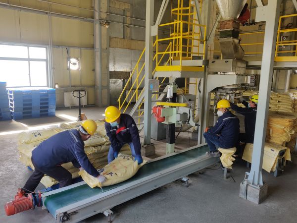 3.14日，制氣車間廣泛開展勞動競賽，硫磺造粒工作圖.jpg