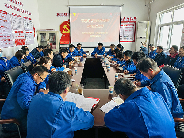 4月24日下午，物料車間黨支部、人事企管部黨支部聯(lián)合開展以“學(xué)榜樣 強(qiáng)作風(fēng) 爭先鋒”為主題的學(xué)習(xí)身邊榜樣活動(dòng).jpg