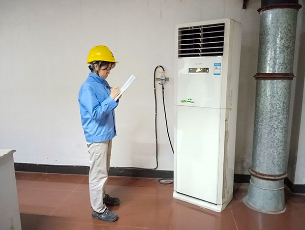7月1日，馮香妮在每日的巡檢中對機柜間空調(diào)進行檢查記錄.jpg
