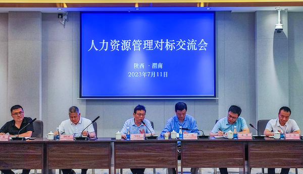 7月11日，公司黨委副書記、董事、工會(huì)主席馮曉宏在交流會(huì)上致歡迎詞    600.jpg