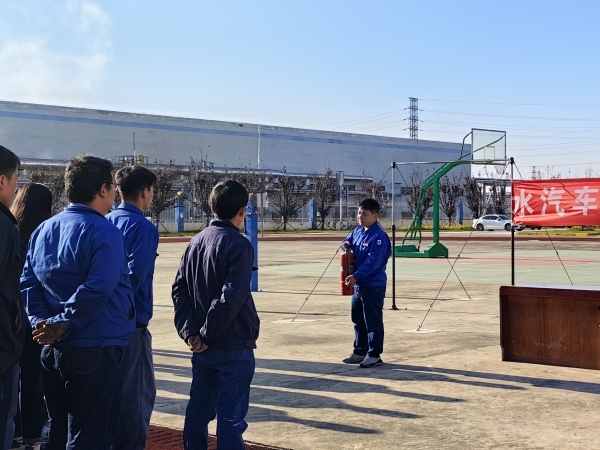 4、開展應(yīng)急消防應(yīng)急演練01.jpg