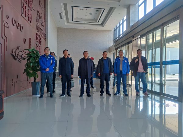 2023年11月22日，陜西省應(yīng)急管理廳來彬州公司檢查觀看入廠安全教育視頻.jpg
