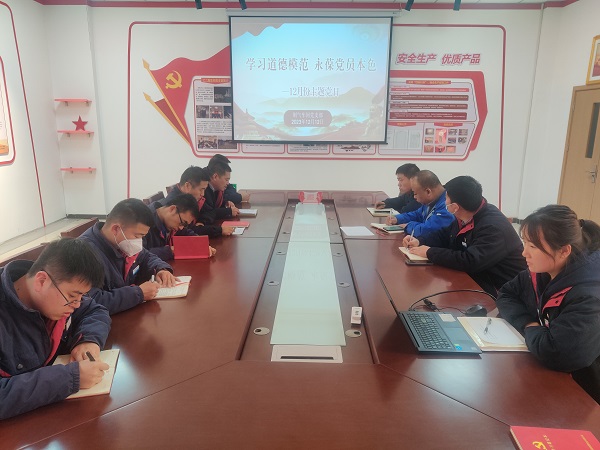 2023年12月12日，制氣車(chē)間黨支部在彬黨員觀看集團(tuán)公司道德典型先進(jìn)事跡后開(kāi)展大討論照片.jpg