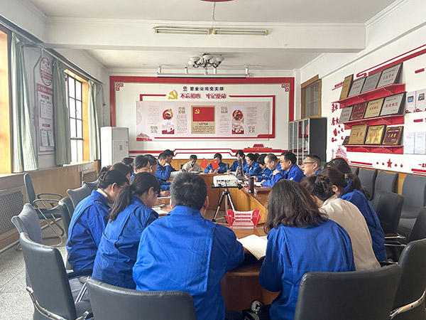 3月5日，渭河塑業(yè)公司以融入生產(chǎn)經(jīng)營(yíng)抓黨建為引領(lǐng)，組織召開積極創(chuàng)新，實(shí)現(xiàn)生產(chǎn)經(jīng)營(yíng)管理提升研討會(huì)。.jpg