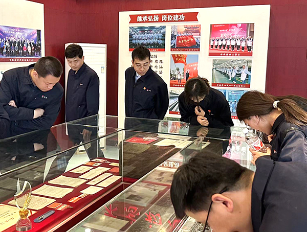 2024年4月9日，在趙夢桃紀念館內(nèi)參觀學習.jpg