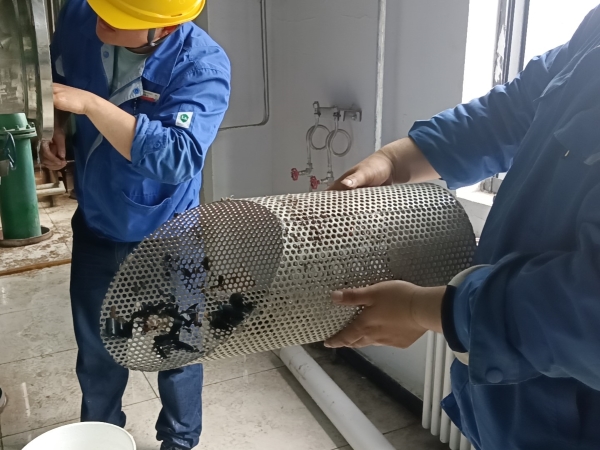 2024年5月2日，崗位人員自行拆除過濾器清理濾網(wǎng)，除污去垢凈裝置。.jpg
