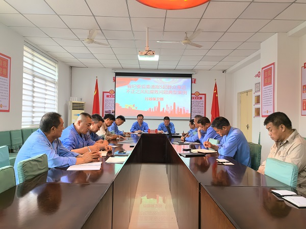 5月20日，行政保衛(wèi)部學(xué)習(xí)“一月一警示”2.jpg