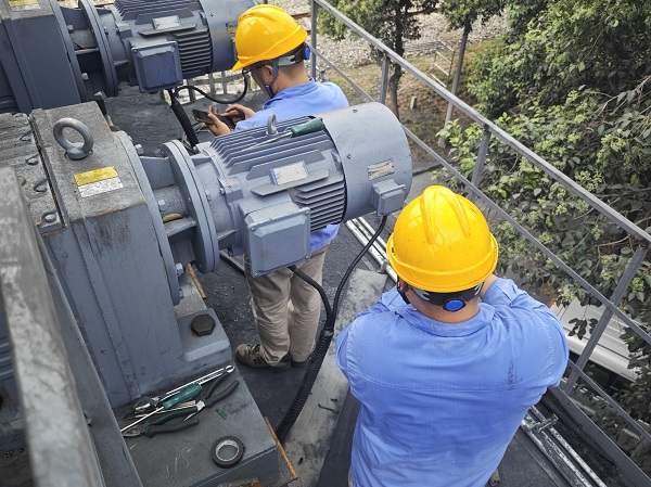 8月23日，檢修二班在氣化摻燒裝置進行設備改造.jpg