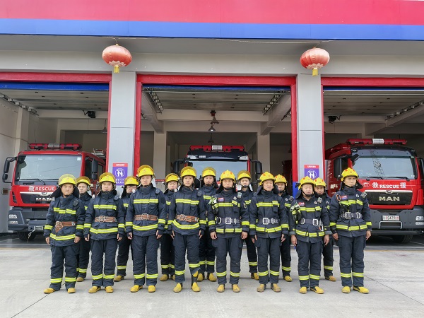 10月15日，消防隊(duì)員參加聯(lián)防聯(lián)訓(xùn).jpg