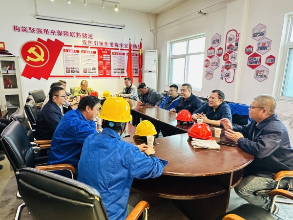 11月5日上午，驗(yàn)收隊(duì)伍召開專題會(huì)議，匯總施工問題并討論竣工驗(yàn)收準(zhǔn)備工作.jpg