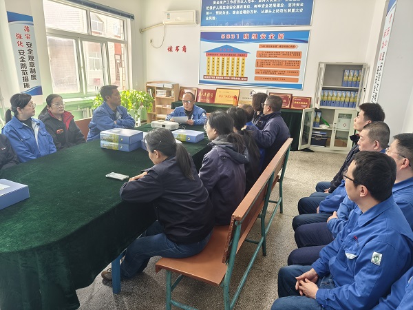 計控電儀部組織各班負(fù)責(zé)人與機(jī)械修造部檢修二部進(jìn)行交流學(xué)習(xí).jpg