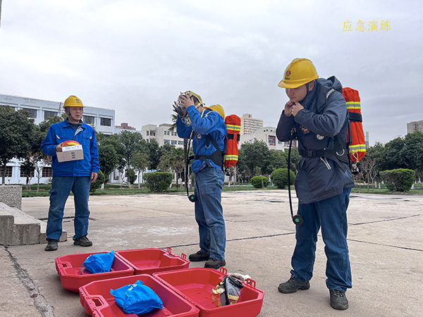 3月27日16：30，合成車間員工進(jìn)行演練中.jpg