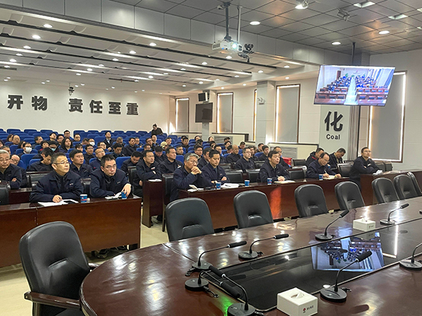 參培人員認(rèn)真聽講.jpg