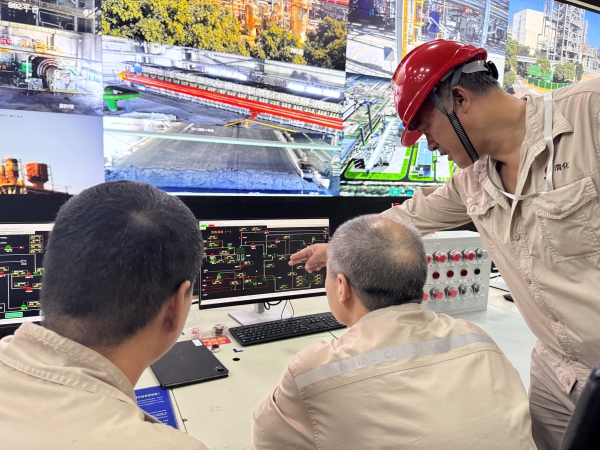 技術(shù)人員中控室交流畫面.jpg